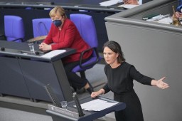 Глава МИД Германии собралась пересмотреть решения Меркель