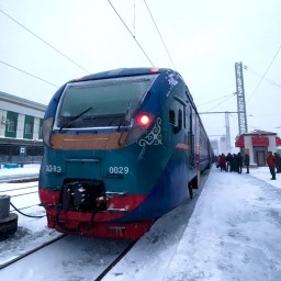 ​Дополнительный пригородный поезд запускают из-за непогоды в Боровое