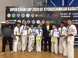 Акмолинские каратисты завоевали 10 наград на Кубке Азии