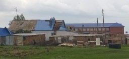 Кровли восьми домов сорвало ветром в Акмолинской области