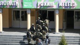 Стрельба в школе Казани: погибли по меньшей мере семь детей и учительница