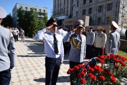В Кокшетау полицейские почтили память погибших коллег минутой молчания