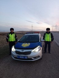 Костанаец поблагодарил акмолинских полицейских за помощь на дороге