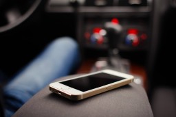 ​Два служебных телефона похитили из авто акмолинца