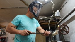 Собственную мастерскую по изготовлению изделий из дерева открыл житель Кокшетау (ВИДЕО)