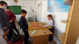 Как проходят занятия в детском шахматном клубе "Белая ладья" в Кокшетау?