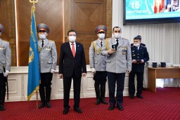 Акмолинские полицейские удостоены специальных наград в канун Дня Независимости