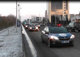 В день памяти жертв ДТП, полицейские провели автопробег по улицам Кокшетау