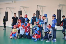 Боксеры клуба «Astana Arlans» провели тренировку с юными спортсменами из Щучинска