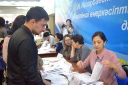 356 вакансий для безработной молодежи представили на ярмарке в Акмолинской области
