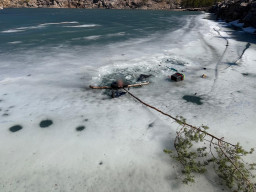 Едва не утонул. Мужчину спасли двое подростков и спасатели Едва не утонул. Мужчину спасли двое подростков и спасатели