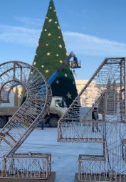 22-метровую елку устанавливают в Кокшетау