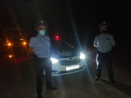 Предотвратили трагедию: акмолинские полицейские помогли водителю фуры добраться до больницы