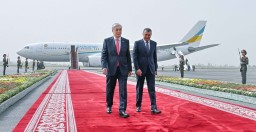 Токаев прилетел с рабочим визитом в Таджикистан