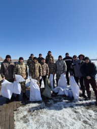 ​Экоакция &laquo;Чистый лед&raquo; на озерах Бурабая