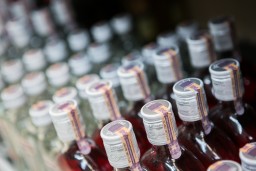 В Акмолинской области выявлен факт незаконной реализации алкогольной продукции
