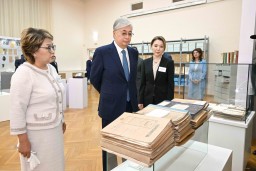 Токаев ознакомился с работой Центра по изучению материалов политических репрессий ХХ века