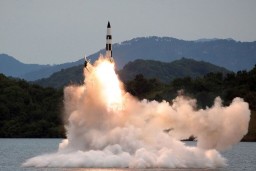 Северная Корея запустила ракету и направила военные самолеты к границе