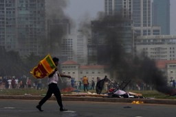 Власти Шри-Ланки приказали силовикам стрелять в возможных участников протестов