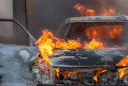​Автомобиль полностью сгорел на трассе в Акмолинской области