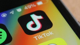 TikTok уличили в продвижении наркотиков и сексуального контента детям