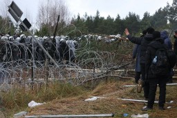 Австрия призвала возвести стены на границе ЕС для защиты от мигрантов