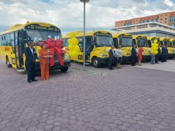 В Акмолинской области вручили ключи от 15 новых школьных автобусов