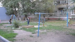 Качели из трубы – о состоянии детской площадки в центре Кокшетау