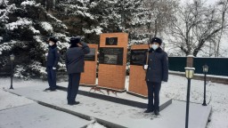 Личный состав подразделений ДУИС по Акмолинской области почтил память погибших при исполнении коллег