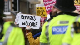 Иммиграция в Британию побила все рекорды. Власти недовольны, но делать ничего не собираются