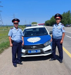 Акмолинские полицейские спасли мужчину, которому стало плохо за рулем