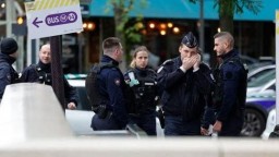 В Париже полиция открыла огонь по женщине в парандже, которая угрожала пассажирам поезда