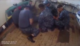 Акмолинского заключенного избили с применением спецсредств за отказ мыть туалеты
