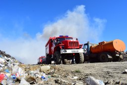 В Кокшетау для тушения возгорания ТБО привлекли пожарный поезд