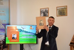 Альбом-книгу о Малике Габдуллине презентовали в Акмолинской области