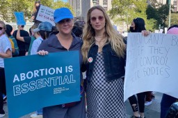 Жители Канзаса проголосовали против исключения из конституции штата права на аборт