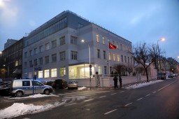 В здание турецкого посольства в Варшаве бросили коктейль Молотова