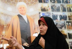 Дочь экс-президента Ирана осуждена за участие в протестах