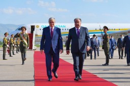 Касым-Жомарт Токаев по приглашению Президента Таджикистана прибыл с официальным визитом в Душанбе	