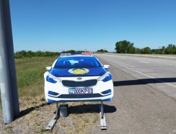 Муляжи автомашин с проблесковыми маячками установлены на аварийно-опасных участках дорог области