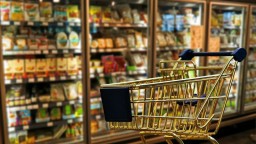Жумангарин рассказал, где покупают продукты "нормальные" казахстанцы