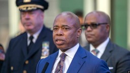 Агенты ФБР изъяли электронные устройства у мэра Нью-Йорка