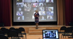 Вручение аттестатов и последний звонок для 9 и 11 классов пройдут очно