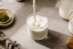 Семь новых молочных ферм увеличат производство молока на 32 тыс. литров в Акмолинской области