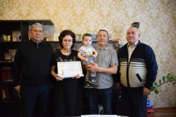 Акмолинские полицейские поздравили ветерана с 70-летним юбилеем