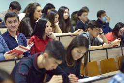 В Казахстане сокращается количество вузов. Иностранных университетов также становится все меньше