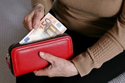 Во Франции захотели повысить пенсионный возраст