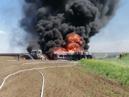В Акмолинской области огнеборцы потушили возгорание бензовоза