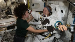 NASA отправляет двух женщин в открытый космос