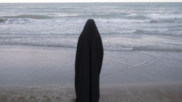 Охота на женщин без хиджаба: на улицы Ирана вернулась полиция нравов